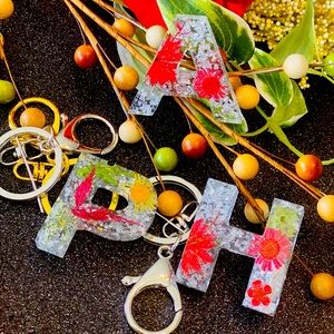 Made to order customized resin letter keychain